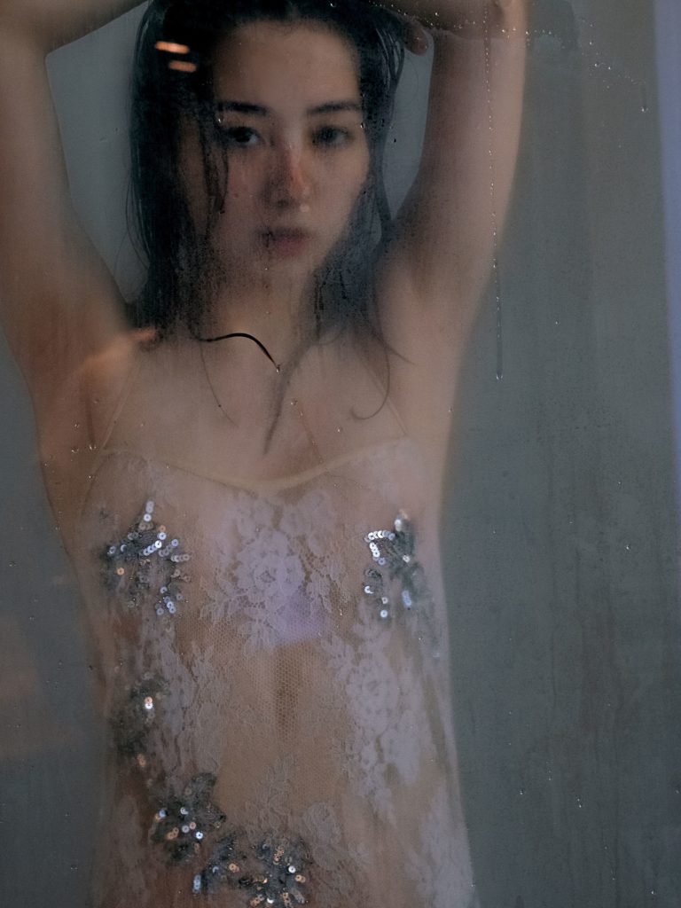 图片[3]-【電子版だけの特典４０ページ付き】高田里穂写真集　『素描』【156P 207MB】-石川澪写真网
